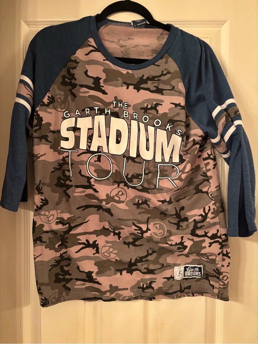 Garth Brooks concert baseball T-shirt